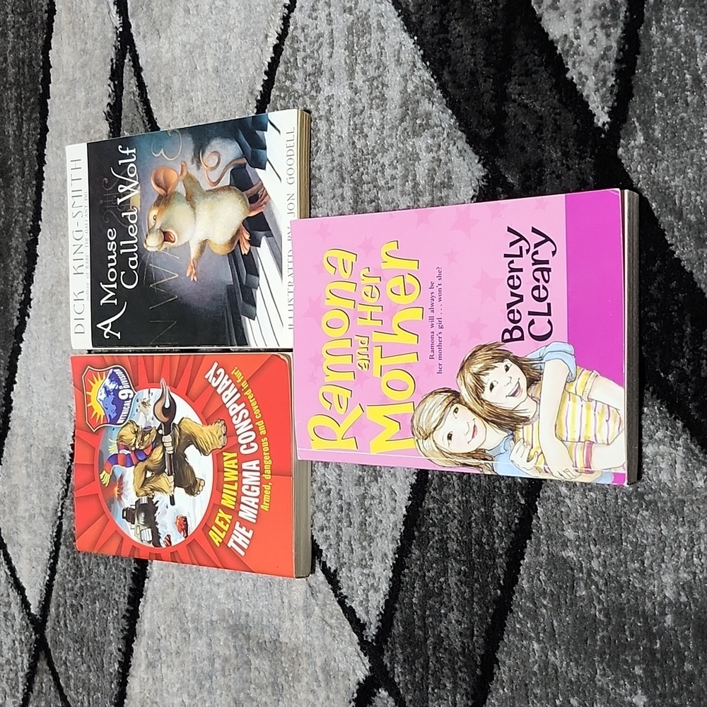 BOOK BUNDLE MAGMA CONSPIRACY, RAMONA & HER MOTHER, A MOUSE CALLED WOLF